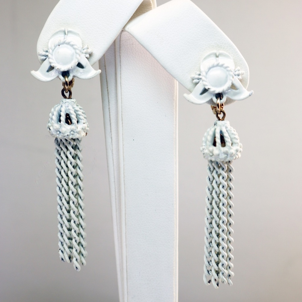 Vintage Monet "White Lace" Necklace & Earrings - Picture 4 of 11